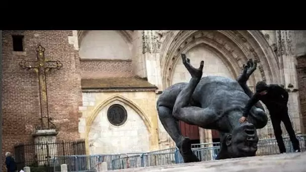Toulouse : Indésirable près de la cathédrale, un géant quasi nu déménage