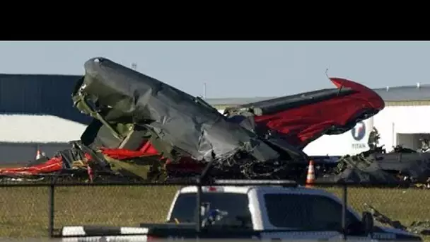 Collision entre deux avions de la seconde guerre mondiale lors d'un spectacle à Dallas