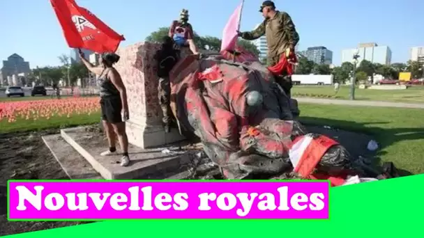 Statue de la reine renversée par des manifestants – une corde nouée autour d'elle alors que la foule