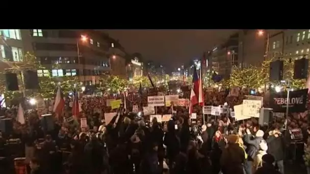 Des milliers de manifestants à Prague  demandent la démission du Premier ministre