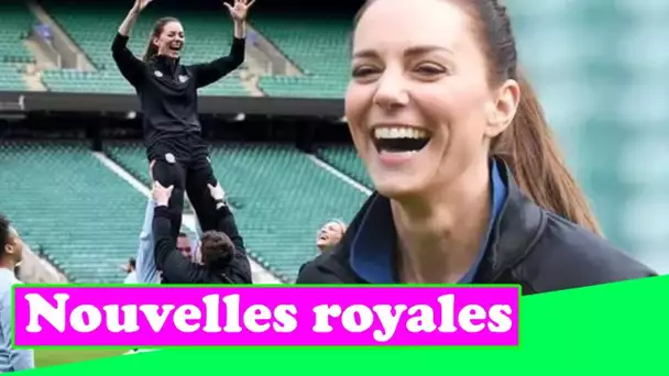 Kate éclate en hystérie alors que les joueurs de rugby anglais soulèvent la duchesse lors d'une simu