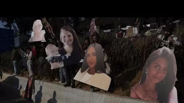 Des manifestantes bloquent l'autoroute de Tel-Aviv pour demander la libération des otages restants