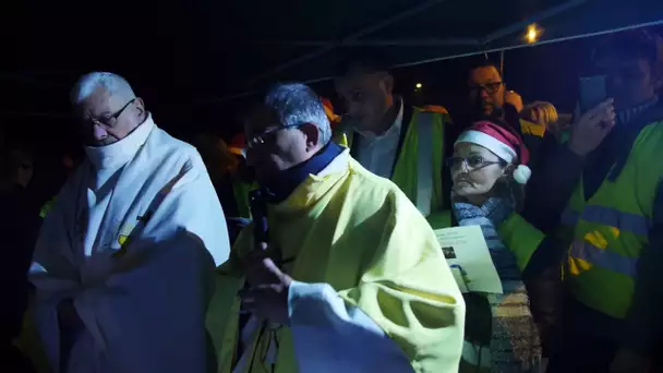 Gilets jaunes : à Somain, un prêtre a célébré une messe de Noël sur un rond-point