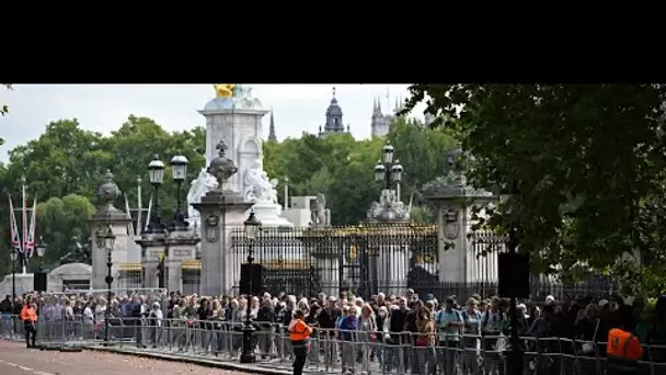 «Mon cœur s'est arrêté de battre» : forte émotion devant le cercueil de la reine Elizabeth II