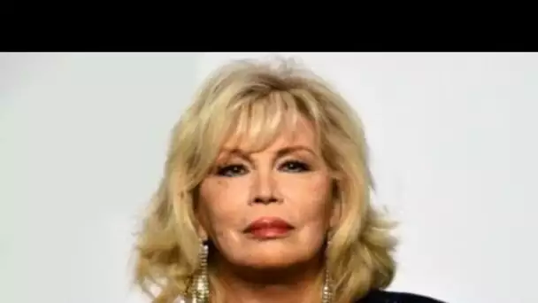 PHOTO Amanda Lear vient-elle de dévoiler son vrai âge ? Un détail interpelle les...