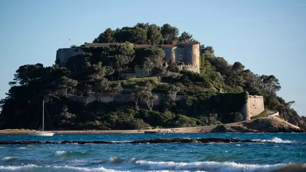 Lieu diplomatique et parfaitement équipé, le fort de Brégançon accueille pour quelques jours le c…