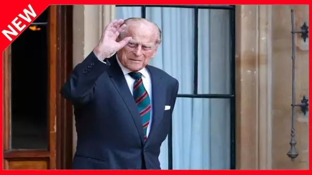 ✅  Le prince Philip souriant : cette très rare apparition qui rassure