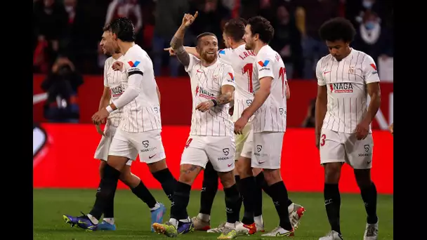 Papu Gomez leads the dance... 🕺  #SevillaFC #LaLigaSantander #shorts #NoEsFútbolEsLaLiga