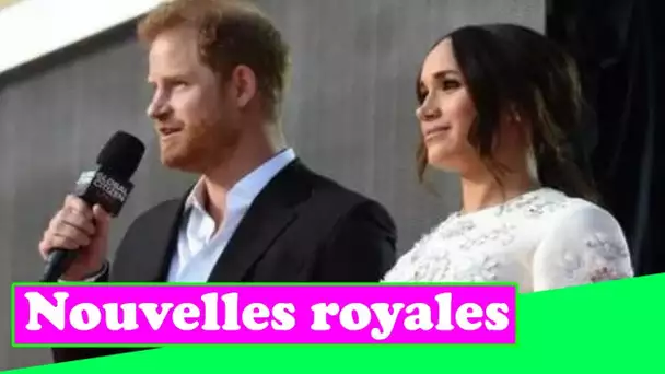 Meghan Markle et le prince Harry se tiennent la main alors qu'ils montent sur scène lors d'un concer