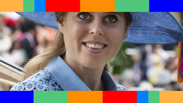 Princesse Beatrice  ce qui est prévu pour le baptême de sa fille Sienna, contrairement à Lilibet