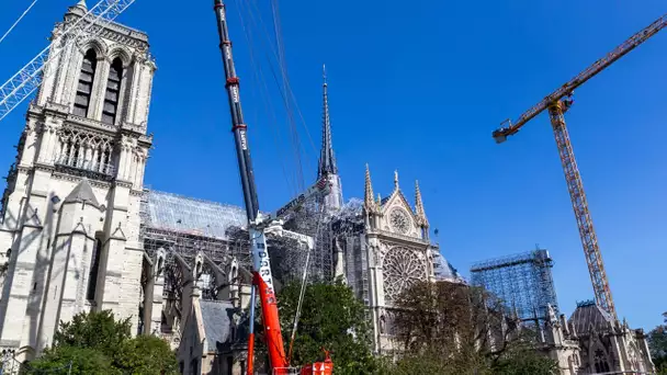 Journées du Patrimoine : sur le parvis de Notre-Dame, des ouvriers du chantier dévoilent leur tra…