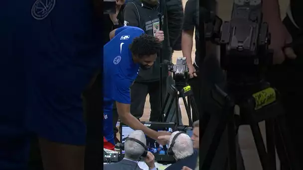 Players greeting Hubie Brown ahead of tip-off!