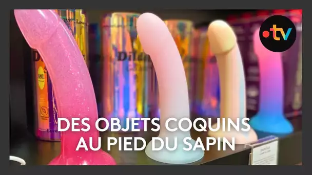 Un Noël orgasmique avec des objets coquins au pied du sapin