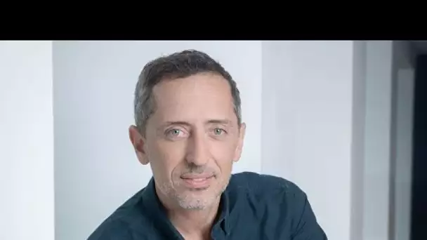 Gad Elmaleh et ce « sachet » transformé en toilettes : L’humoriste raconte une...