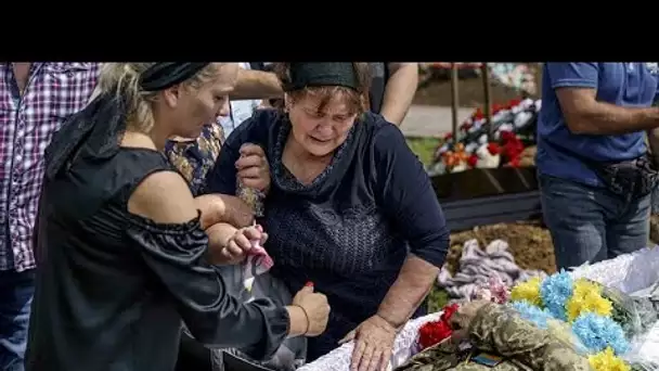 Funérailles de deux soldats ukrainiens morts dans l'est de l'Ukraine