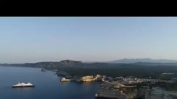 Corse : l’île de beauté par la mer • FRANCE 24