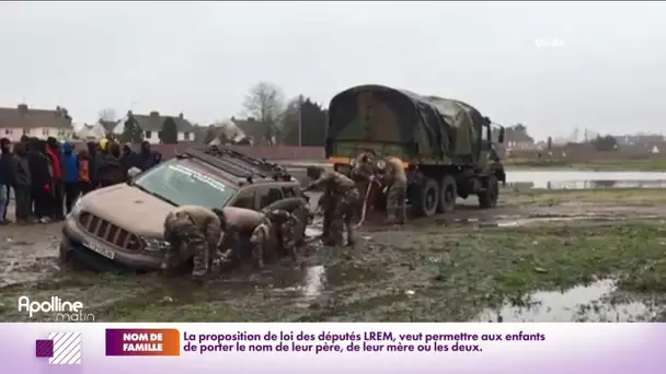 Calais : un véhicule militaire fait des dérapages sur un campement de migrants