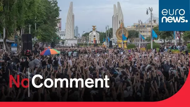 Une manifestation pro-démocratie réunit 10 000 personnes à Bangkok