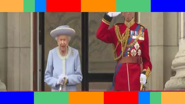 VIDÉO – Elizabeth II défiée  cet incident qui a perturbé le défilé de son jubilé