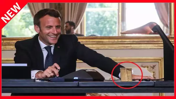 ✅  Emmanuel Macron : ce petit cadeau de Jacques Chirac qui suscite la curiosité