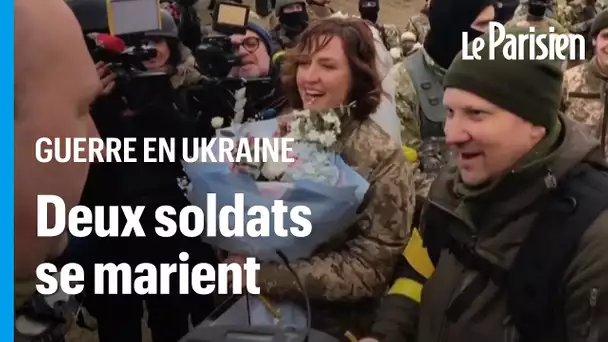 Ukraine : deux soldats se marient près de la ligne de front