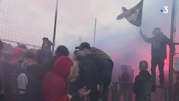 Bordeaux : les supporters des Girondins se rassemblent au Haillan avant le duel contre Marseille