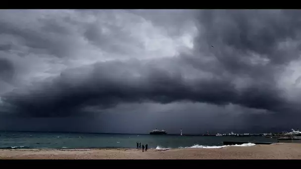 "Ça a été la piscine dans le magasin" : à Laval, il est tombé 30 cm de pluie en moins d'une heure