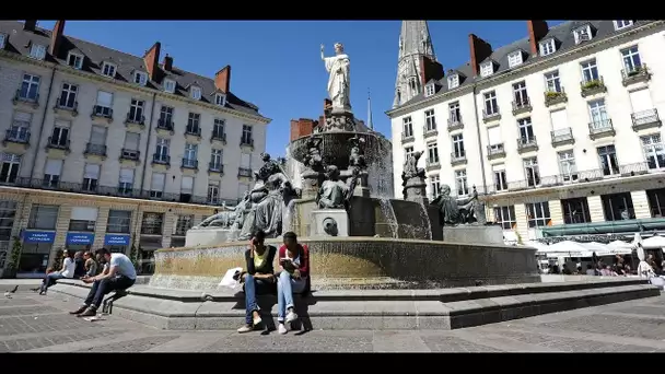 À Nantes, "Fontaine", une statue d'art contemporain polémique, vandalisée