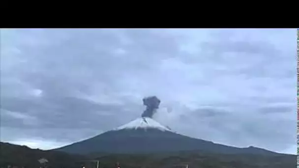 Le volcan du Mexique Popocatepetl crache une colonne de cendres