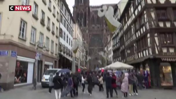 Un an après l’attentat, le marché de Noël de Strasbourg se prépare