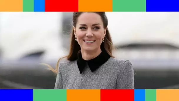 Kate Middleton  ce look d'écolière chic pour une rare visite à trois avec Charles et Camilla