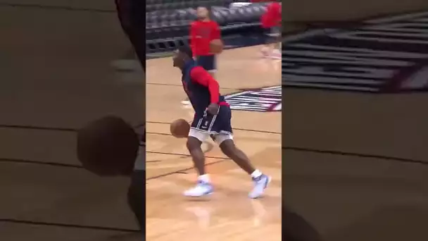 Zion Throws Down 360 Dunk During Pelicans Warm-Ups👀