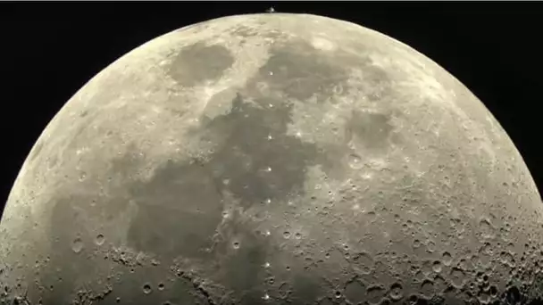 Un français filme le passage d'ISS devant la lune