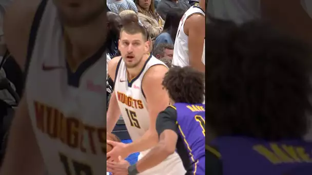 Jokić sees all 👀