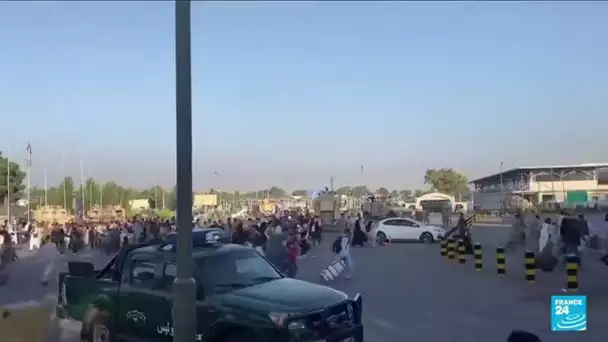 En Afghanistan, les vols commerciaux suspendus et scènes de chaos à l'aéroport • FRANCE 24