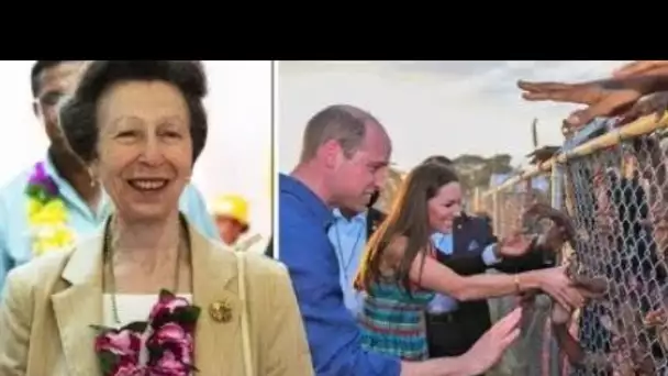 Anne brille lors de sa tournée en Papouasie-Nouvelle-Guinée après que Kate et William aient laissé t