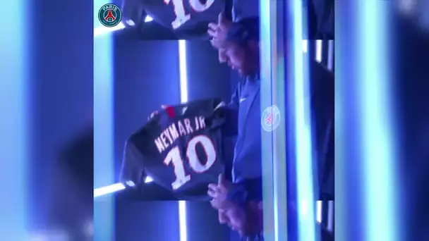 Présentation nouveau maillot du PSG avec Neymar !!!