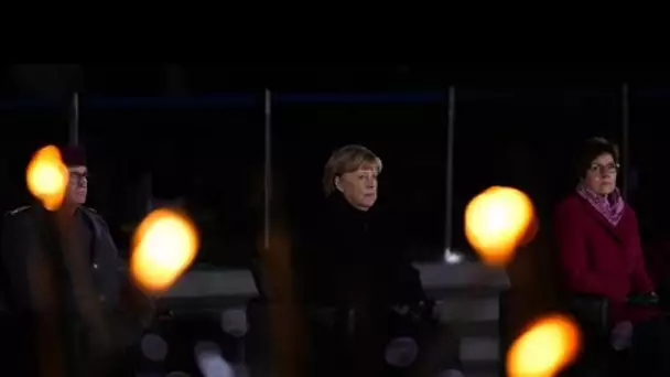 Angela Merkel fait ses adieux à l'armée sur un tube punk