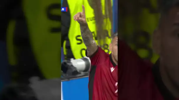 🤯 Donnarumma SAUVE l'Italie d'une parade MIRACULEUSE à la dernière seconde ! #shorts