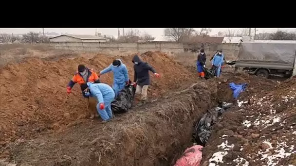 A Marioupol, ville martyre, des fosses communes pour enterrer les civils