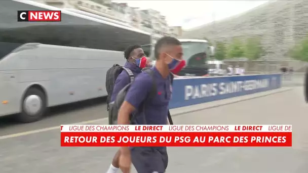 PSG : les joueurs retrouvent leurs familles aux abords du Parc des Princes