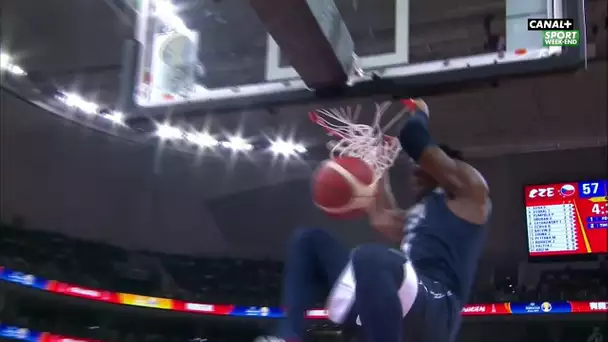 Coupe du Monde de Basketball FIBA 2019 - Donovan Mitchell massacre le cercle !