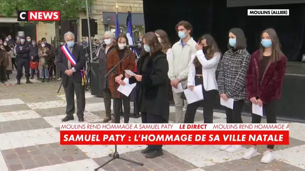 L'hommage des lycéens de Moulins à Samuel Paty