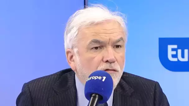 "On est insulté de mangeur de cochon, de sale raciste" : un président de club de foot à Pascal Praud