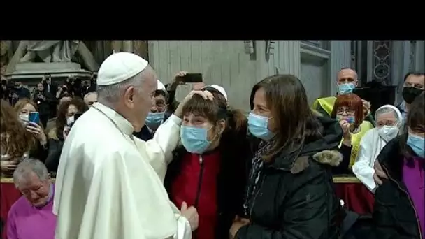 A la veille de la journée mondiale, le pape François dénonce les violences faites aux femmes