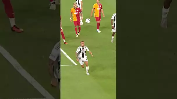 🤯 Ciro Immobile DISJONCTE, mais réussit à éviter le carton rouge ! #shorts