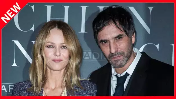 ✅  Mariage de Samuel Benchetrit et Vanessa Paradis : comment ils ont brouillé les pistes