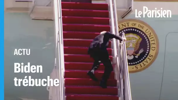 Joe Biden trébuche sur les marches d’Air Force One