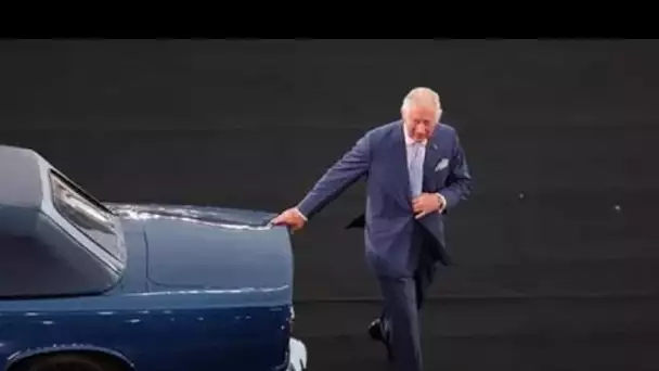 Grande entrée!' L'Aston Martin «classique» du prince Charles étonne les fans aux Jeux du Commonwealt