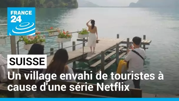 Victime du succès d'une série Netflix, un village suisse taxe les touristes • FRANCE 24